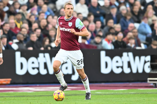 己的足球故 己的足球故