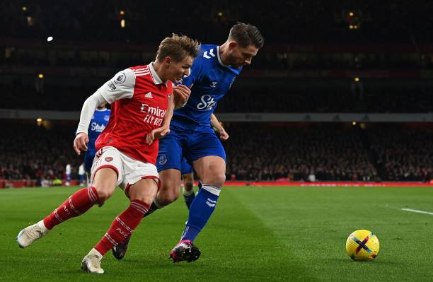 佩里尼更多 佩里尼更多